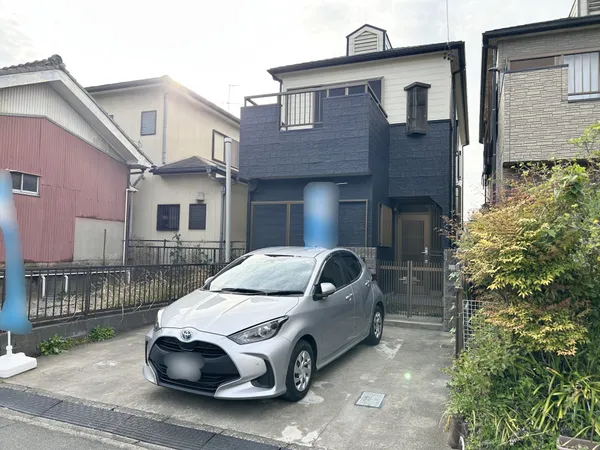 【駐車場】並列2台駐車可能です。（車種による）