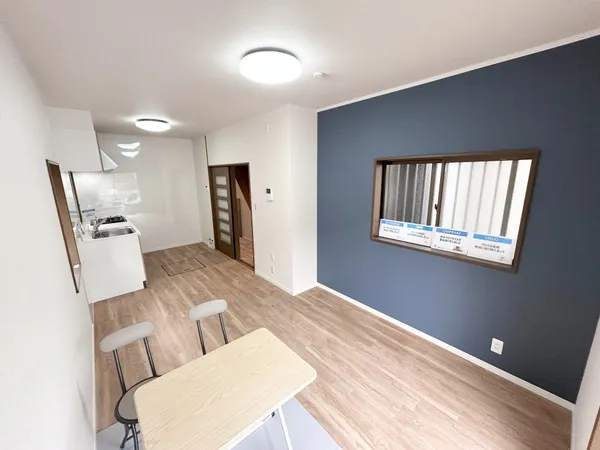 【リビング】明るい光が差し込むリビング。※家具等は販売価格に含まれません