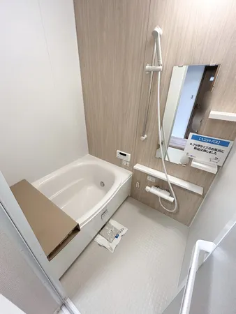 【浴室】一日の疲れをゆっくりと癒せる浴室。新品交換済みです。