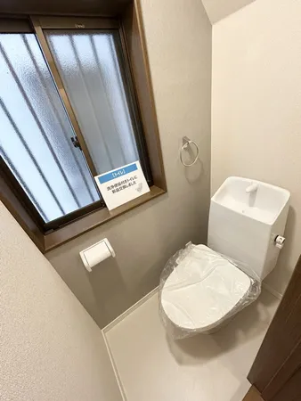 【1Fトイレ】快適な温水洗浄便座付。新品交換済みです。