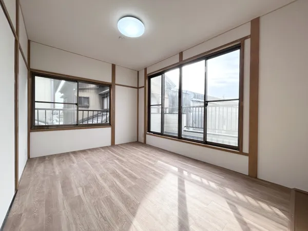 【洋室/約6.7帖】２面採光の明るい洋室です。