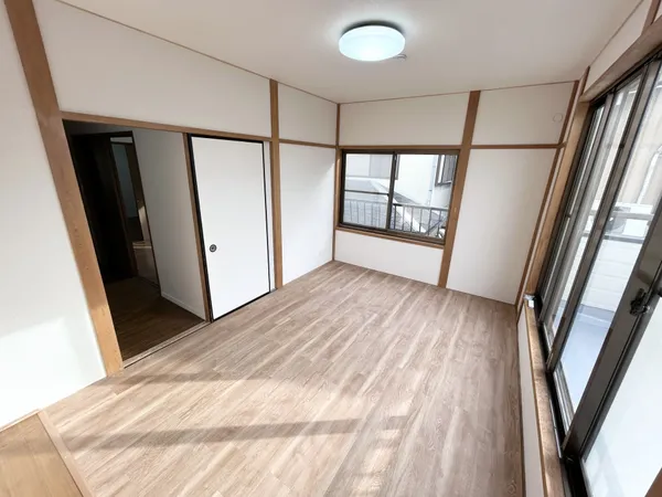 【洋室/約6.7帖】２面採光の明るい洋室です。