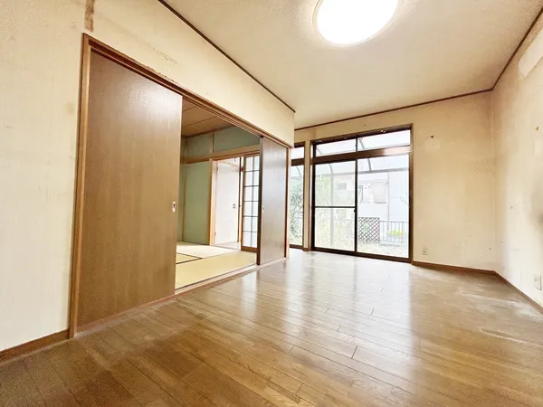 和室と一体利用が可能なリビング