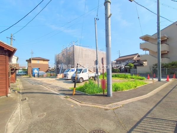 東海市養父町八ケ池 新築戸建 C号棟 前面道路含む外観