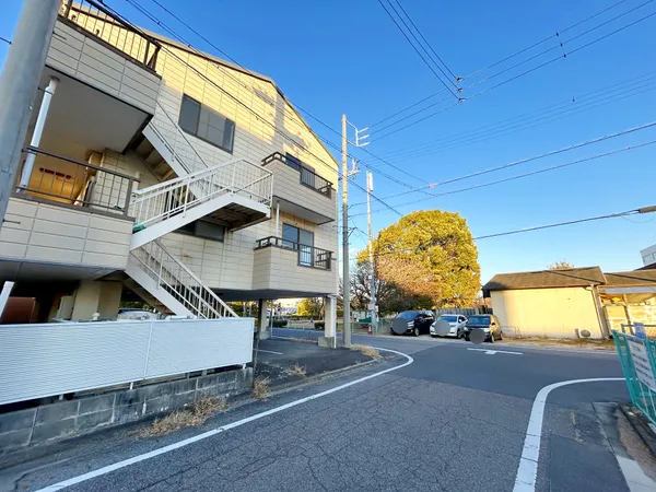 前面道路幹線道路から一本入った静かな環境で駐車場へのアクセス良好