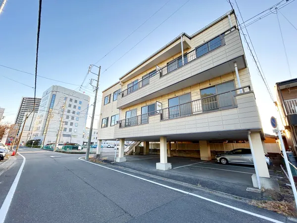 前面道路幹線道路から一本入った静かな環境で駐車場へのアクセス良好