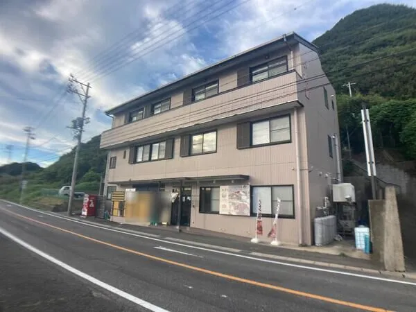 【外観】3階：客室4部屋・浴室・脱衣所・トイレ・備品庫