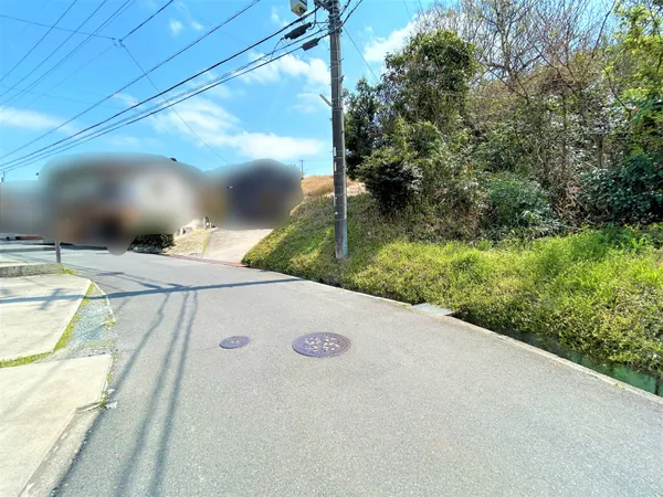北側前面道路+写真右側該当地