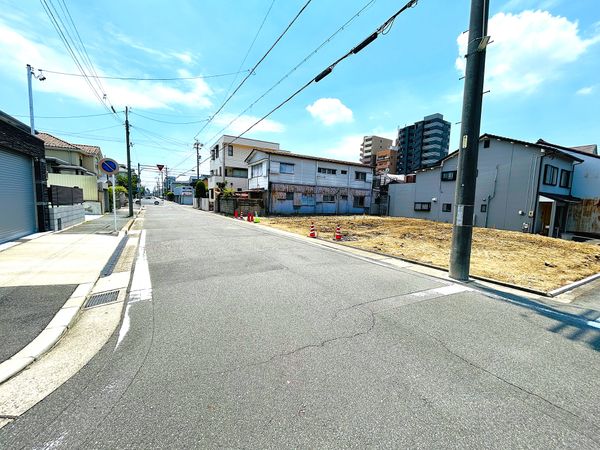 前面道路含む外観