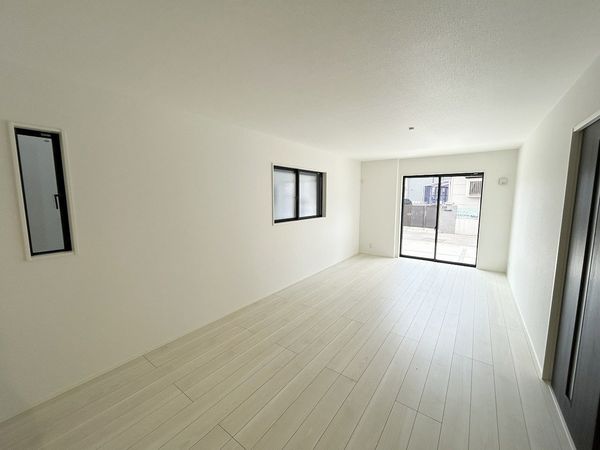 天白区元八事4丁目 5号棟 リビング 天白区元八事4丁目 5号棟 リビング