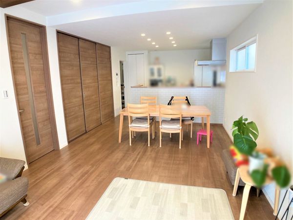 愛知郡東郷町春木台3丁目 戸建 リビング