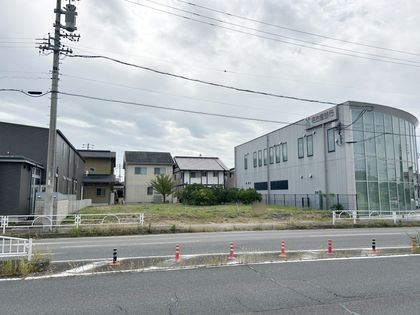 前面道路含む外観