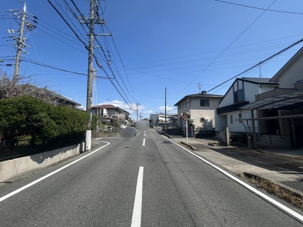 尾張旭市晴丘町東 戸建 前面道路含む外観