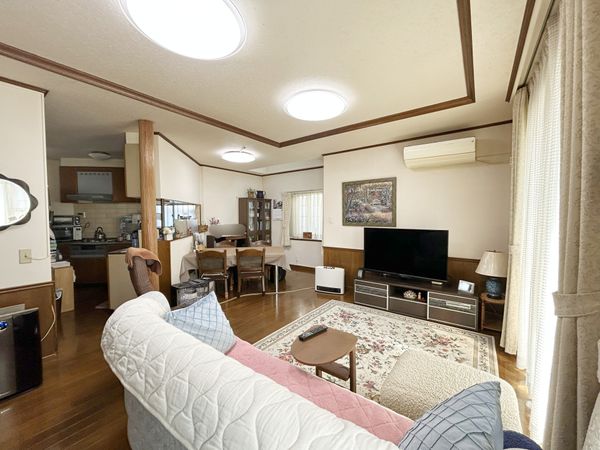 尾張旭市庄南町4丁目 戸建 リビング 尾張旭市庄南町4丁目 戸建 リビング