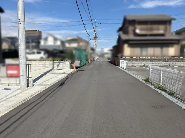 前面道路を含む外観写真