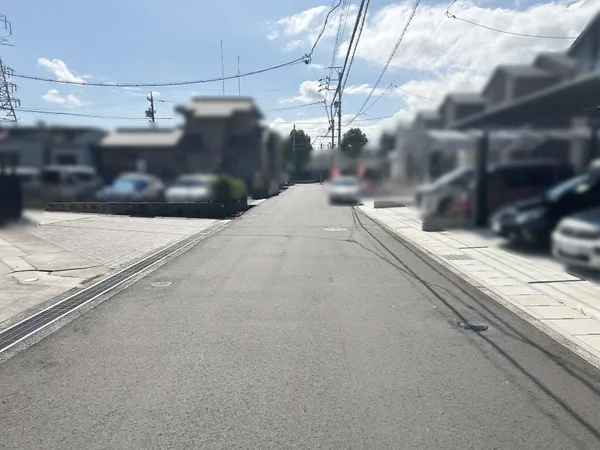 前面道路を含む外観写真