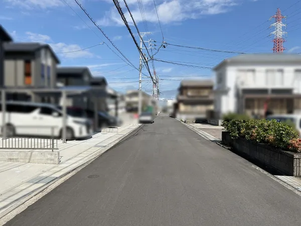 前面道路を含む外観