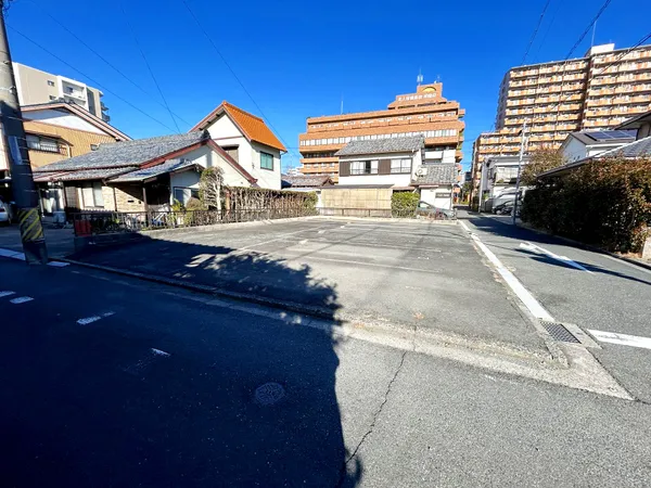 【現地写真】南東角地。角地のため、開放感があるお土地です。