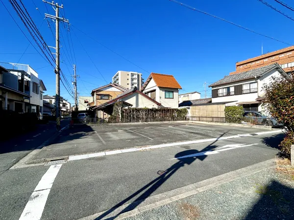 【前面道路】中郷公園まで徒歩1分（約70ｍ）。