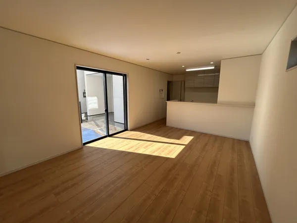 リビング生活のメインスペースとなるLDは、約16帖の広さです。光が差し込む明るい空間です。