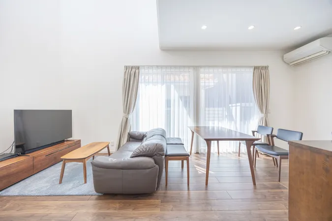 【リビング】対面式のカウンタキッチンなので、リビングの様子も望めます。