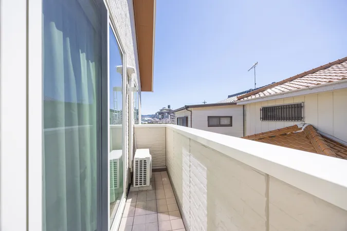 【バルコニー】南向きで、お洗濯物を干すのにも良好です。