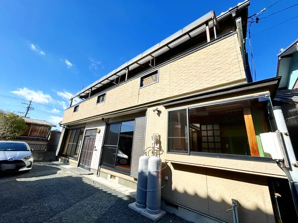 【外観】建物面積202.22平米（約61.17坪）の広々とした戸建です。