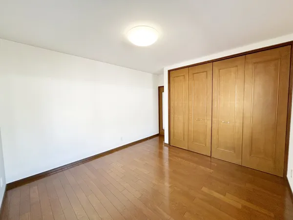 【北西側洋室/約8.5帖】全居室約8.0帖以上でゆとりのある生活が送れそうです。