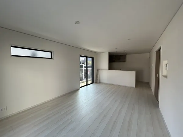 キッチンリビングの様子を見守りながら家事をすることができる、対面式キッチンが採用されています。