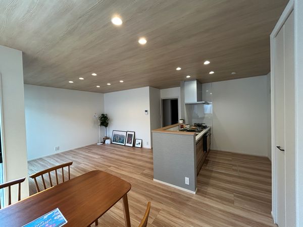 豊橋市西幸町字笠松 1号棟 リビング