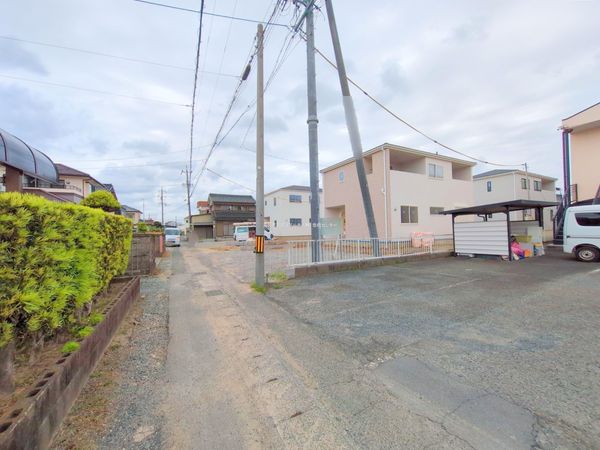 豊川市平井町西野地 新築戸建2号棟 前面道路含む外観 豊川市平井町西野地 新築戸建2号棟 前面道路含む外観