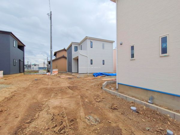 豊川市平井町西野地 新築戸建4号棟 前面道路含む外観 豊川市平井町西野地 新築戸建4号棟 前面道路含む外観