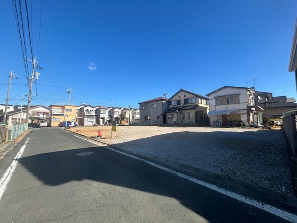 豊橋市西橋良町 新築戸建5号棟 前面道路含む外観 豊橋市西橋良町 新築戸建5号棟 前面道路含む外観
