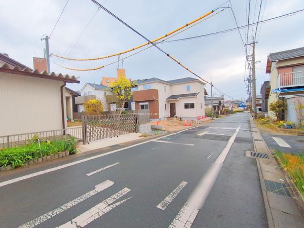 豊橋市曙町字若松 新築戸建4号棟 前面道路含む外観