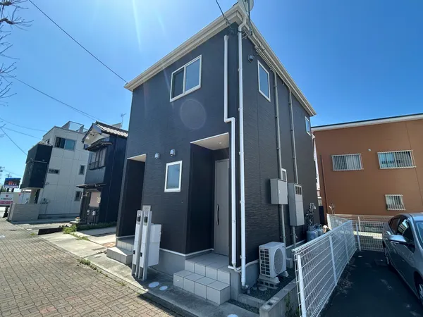 【外観写真】ローソン豊橋旭本町店徒歩1分（約70ｍ）、ドラッグスギヤマ舟原店徒歩5分（約380ｍ）とちょっとしたお買い物に便利な立地。