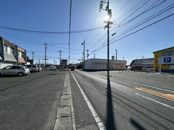 【前面道路】スギ薬局三谷北店まで徒歩2分（約110ｍ）です。