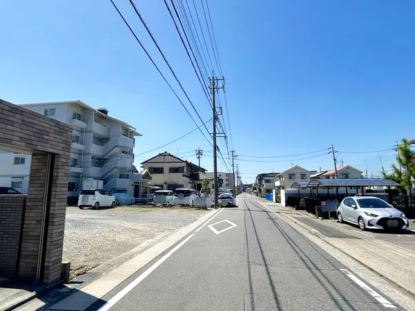 前面道路含む外観
