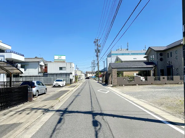 前面道路含む外観