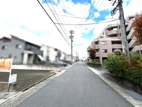 北区楠1丁目 前面道路含む外観