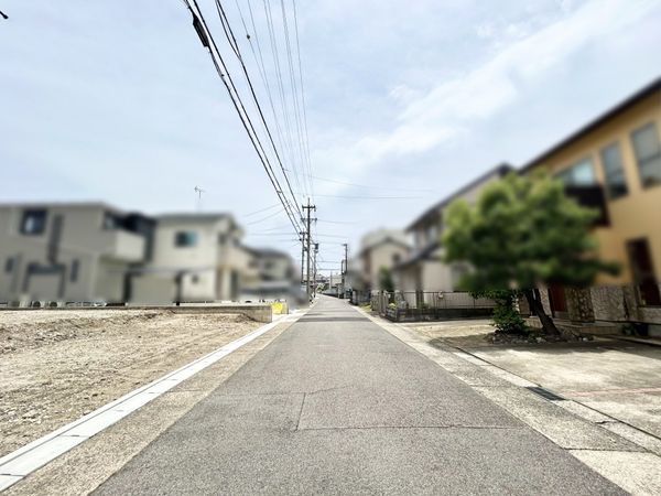 前面道路含む外観