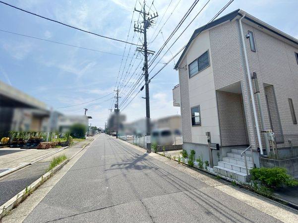 前面道路含む外観