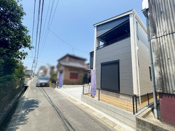 前面道路含む外観
