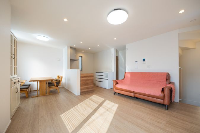 東区出来町2丁目 リビング