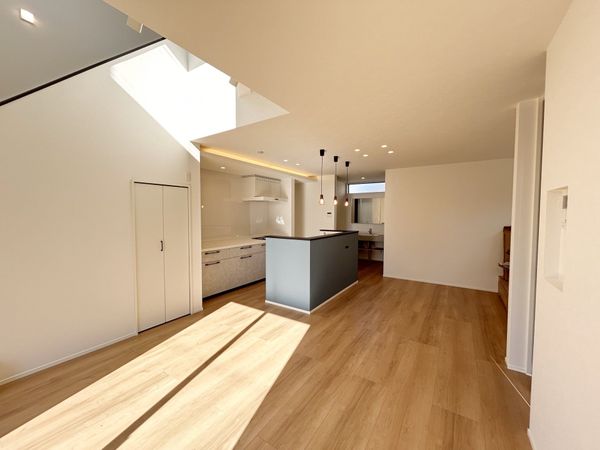 小牧市大字北外山字池上 リビング 小牧市大字北外山字池上 リビング