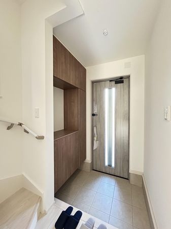 名古屋市守山区鳥羽見1丁目 新築戸建 1号棟 玄関 名古屋市守山区鳥羽見1丁目 新築戸建 1号棟 玄関