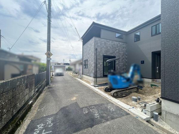 前面道路含む外観