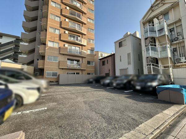 サンピボット指金 駐車場