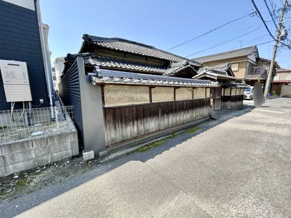 西尾市矢場町 土地 前面道路含む外観