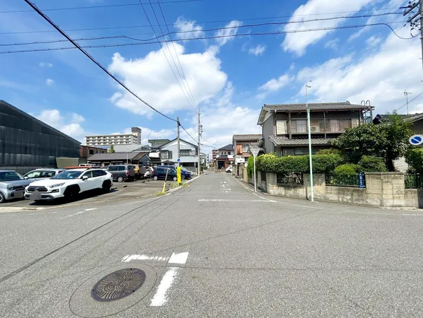 東側前面道路