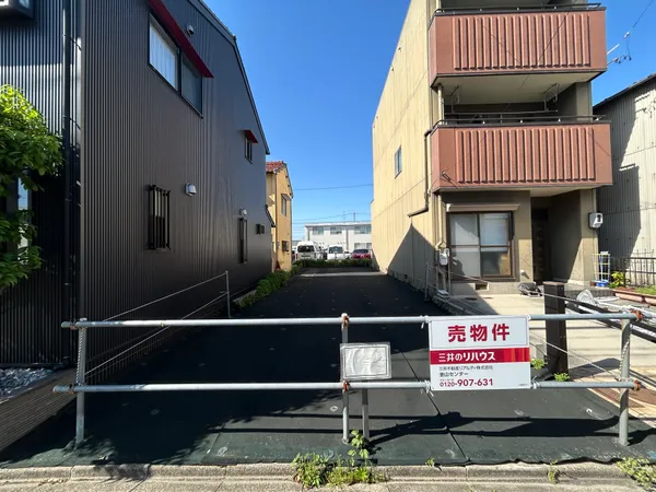 敷地面積約99.17平米（約29.99坪）の整形地となります。前面道路は南側（公道・約5.4ｍ）に面しております。